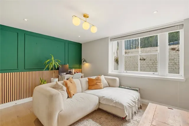 Greenside Road, London, photo 2
