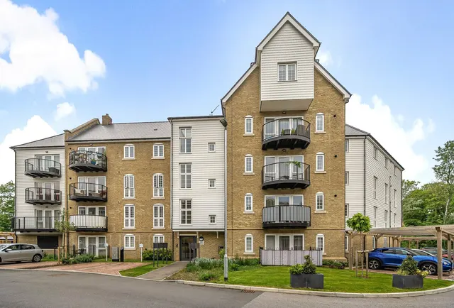 Gunpowder Road, Worcester Park, KT4 7BL, photo 1