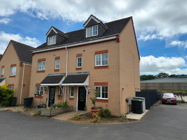 Photo 2 — Brunel Drive, Biggleswade, Bedfordshire, SG18 8BH