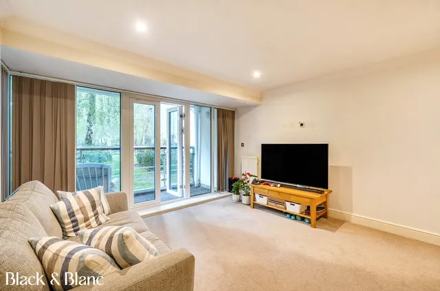 Creswell Drive, Langley Waterside, BR3, photo 3