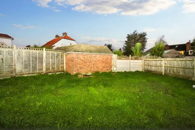 Cromer Close, Uxbridge, UB8, photo 3