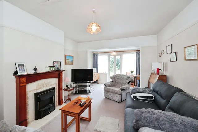 Photo 3 — Herkomer Road, Bushey