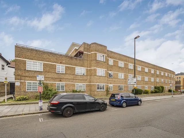 London Road, Isleworth, photo 1