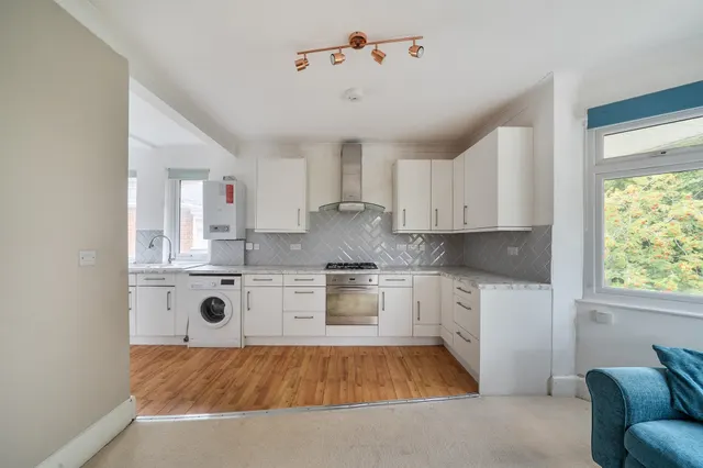 Ringwood Road, Poole, BH14, photo 2