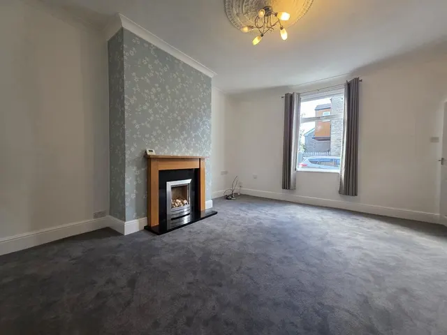 Woodhead Street, Marsh, BD19, photo 2