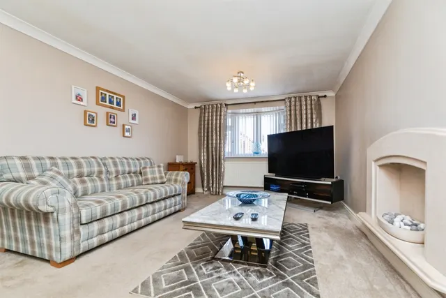 Photo 2 — Manor House Close, Hoyland, Barnsley