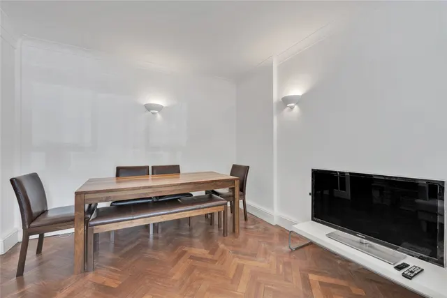Charlbert Court, Charlbert Street, St John's Wood, London, NW8, photo 1