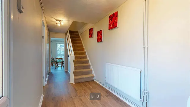 Photo 3 — Copperfield, Chigwell