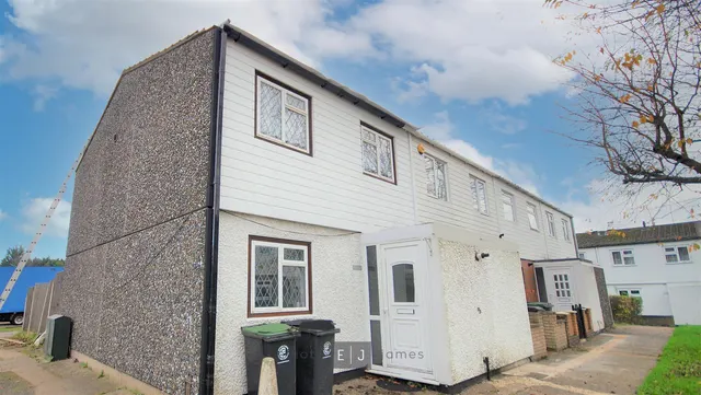 Copperfield, Chigwell, photo 1