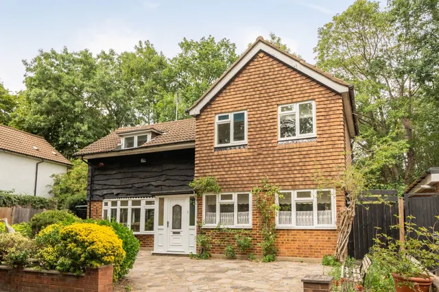 Castleleigh Court, Enfield, photo 1