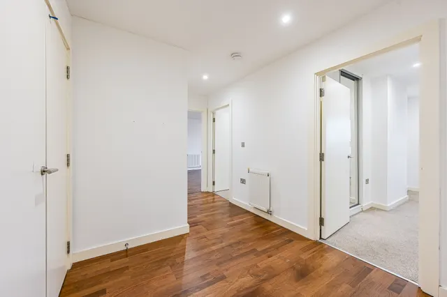 14 Cornmill House, 4 Wharf Street, London, photo 1