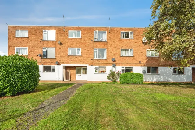 2 bedroom flat, Farleigh Road, Pershore, WR10