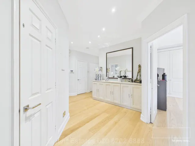 Photo 3 — Dewlands Court, Hendon, NW4 1JL