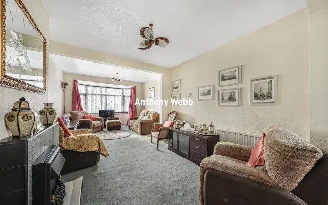 Photo 2 — Rylston Road, Palmers Green, N13