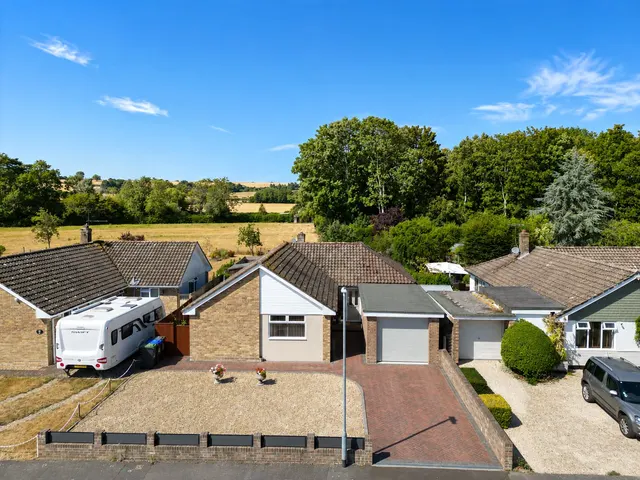 Catherine Crescent, Downton, Salisbury, Wiltshire, SP5 3NR, photo 1