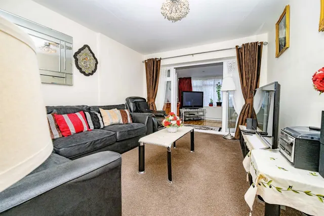 St. Albans Road, Watford, WD25, photo 2