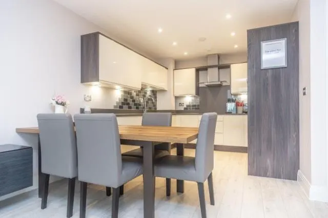 Kings Road, Fleet, GU51, photo 2