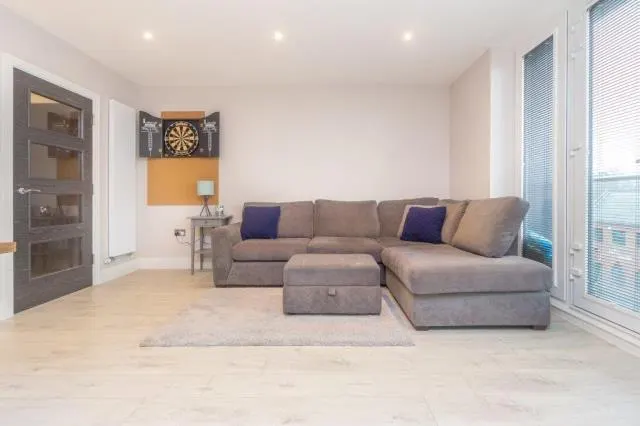 Kings Road, Fleet, GU51, photo 3