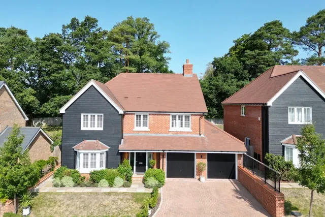 Baker Oats Drive, Farnham, GU10, photo 1