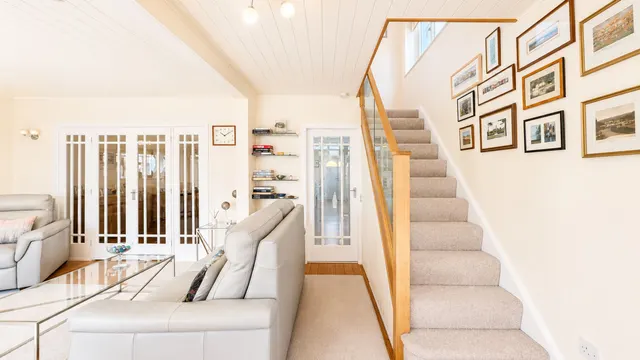Egerton Road, Hale, WA15, photo 3