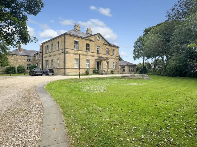The Manor Usworth Hall, Washington, NE37, photo 1