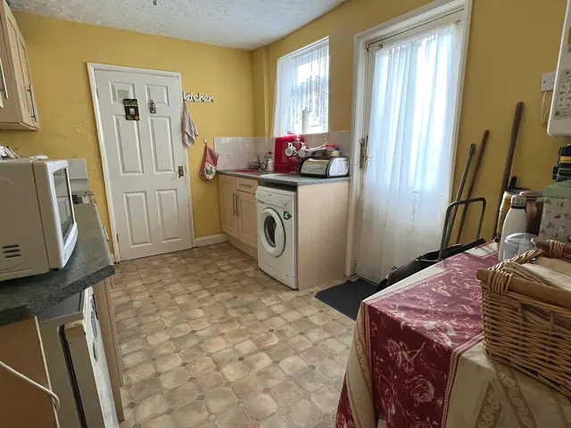Photo 3 — Fairmont Road, Grimsby, DN32