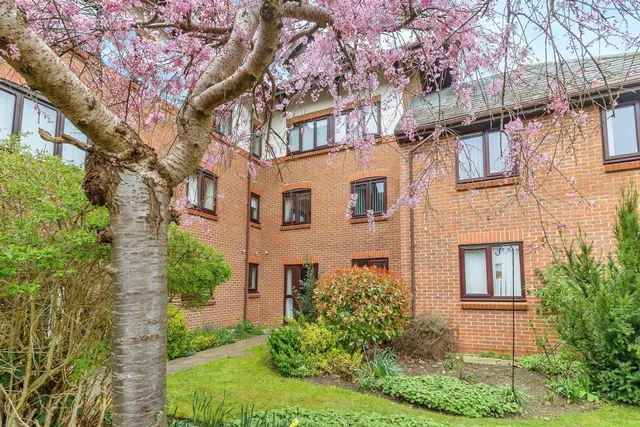 Lawnsmead Gardens, Newport Pagnell, MK16, photo 1