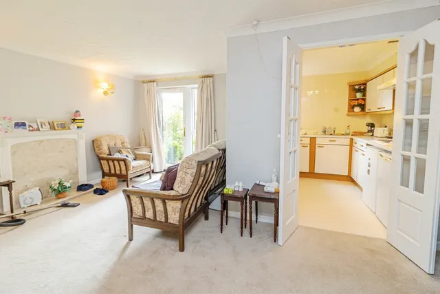 Lawnsmead Gardens, Newport Pagnell, MK16, photo 2
