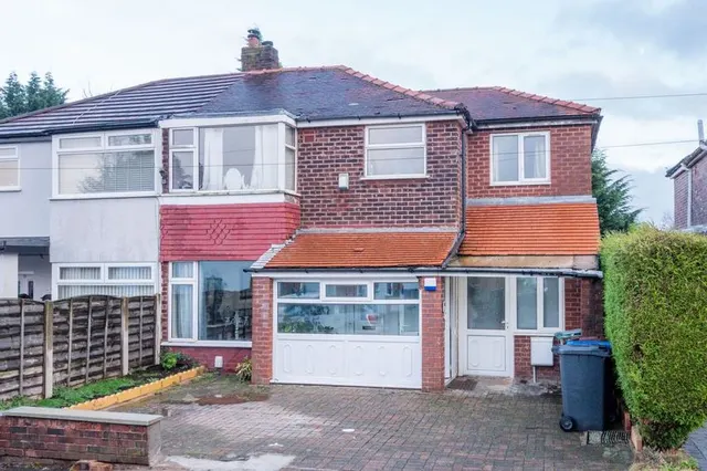 Windsor Crescent, Prestwich, M25, photo 1