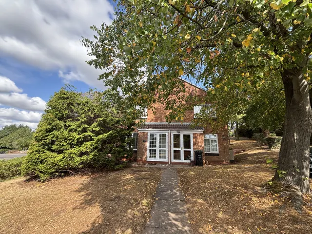 Far Highfield, B76, photo 1