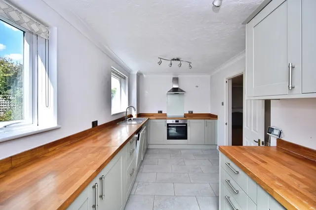 Peverel Drive, Bearsted, ME14, photo 2