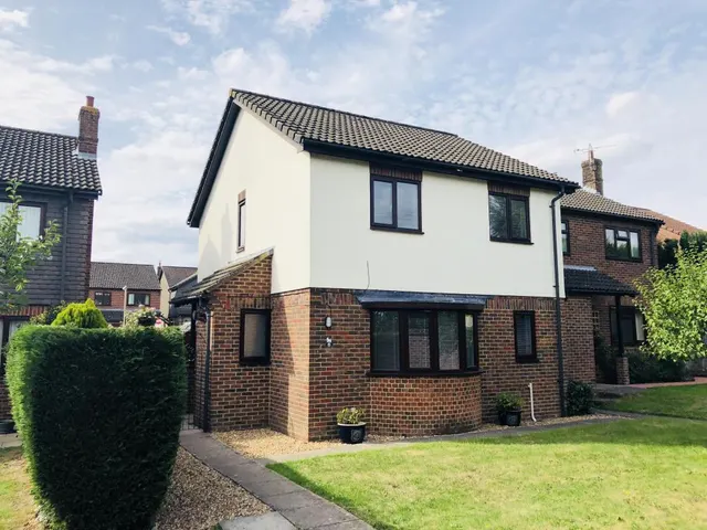 Porchester Close, Charlton, Andover, photo 1