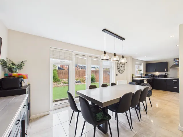 Hoelion Grove, Newport, NP10, photo 2