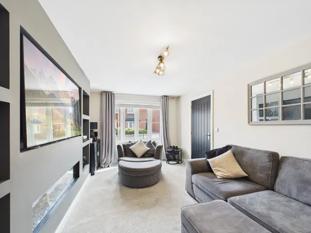 Hoelion Grove, Newport, NP10, photo 3