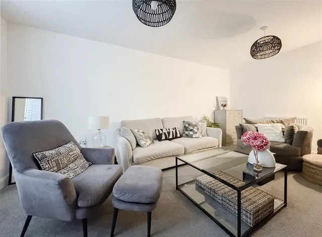 Photo 3 — Gracelands Drive, Bexhill-On-Sea, TN39 4FZ