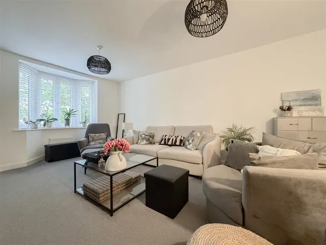 Photo 2 — Gracelands Drive, Bexhill-On-Sea, TN39 4FZ
