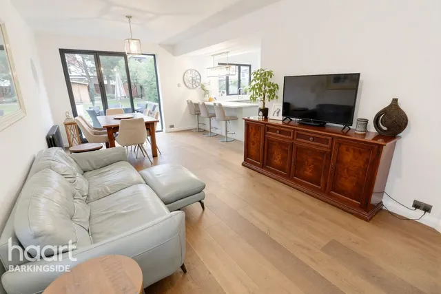 Ewellhurst Road, Clayhall, IG5, photo 2