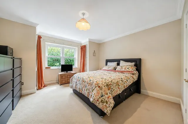 Hatfield Close, West Byfleet, KT14, photo 3