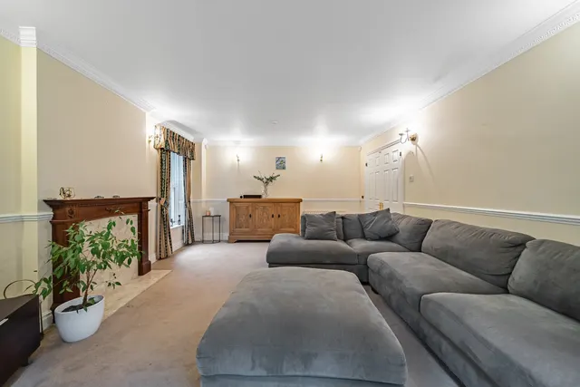 Hatfield Close, West Byfleet, KT14, photo 2