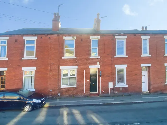 Flanshaw Lane, Wakefield, WF2, photo 1