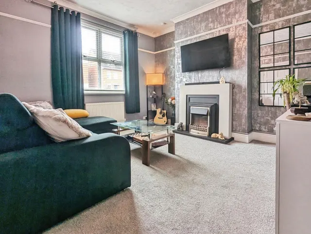 Flanshaw Lane, Wakefield, WF2, photo 2