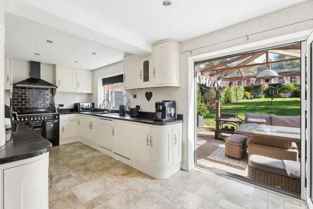 Sunters Wood Close, High Wycombe, HP12, photo 2