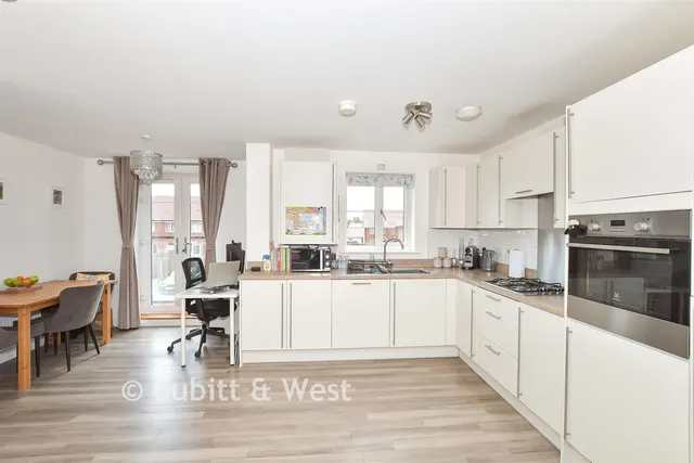 Daffodil Crescent, Crawley, RH10, photo 3