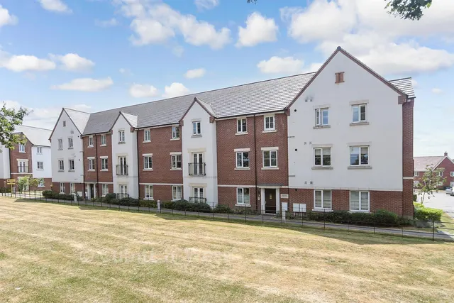 Daffodil Crescent, Crawley, RH10, photo 1
