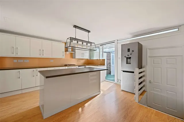 Photo 3 — Leaf Close, Northwood, Middlesex, HA6 2YY
