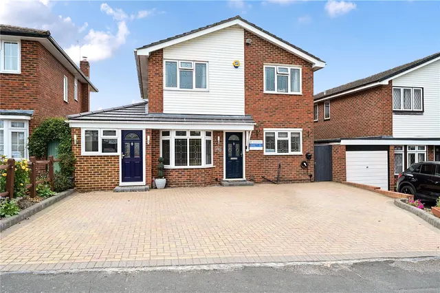 Ash Lodge Drive, Ash, Guildford, Surrey, GU12 6LP, photo 1