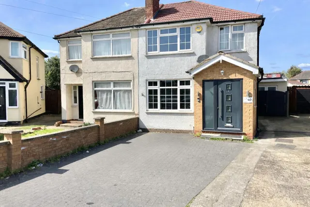 Seaton Road, Hayes, Middlesex, UB3 1NT, photo 1