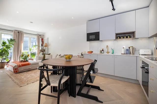 Ravensbury Terrace, London, SW18, photo 1