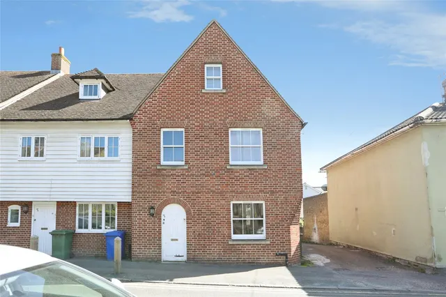 Crown Road, Sittingbourne, Kent, ME10, photo 1