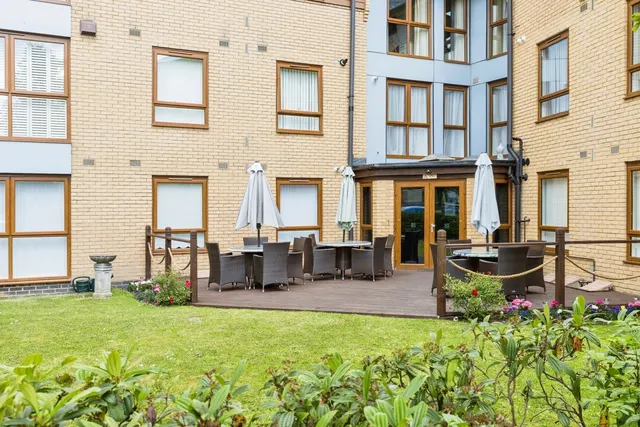 Commonwealth Drive, Crawley, RH10, photo 2